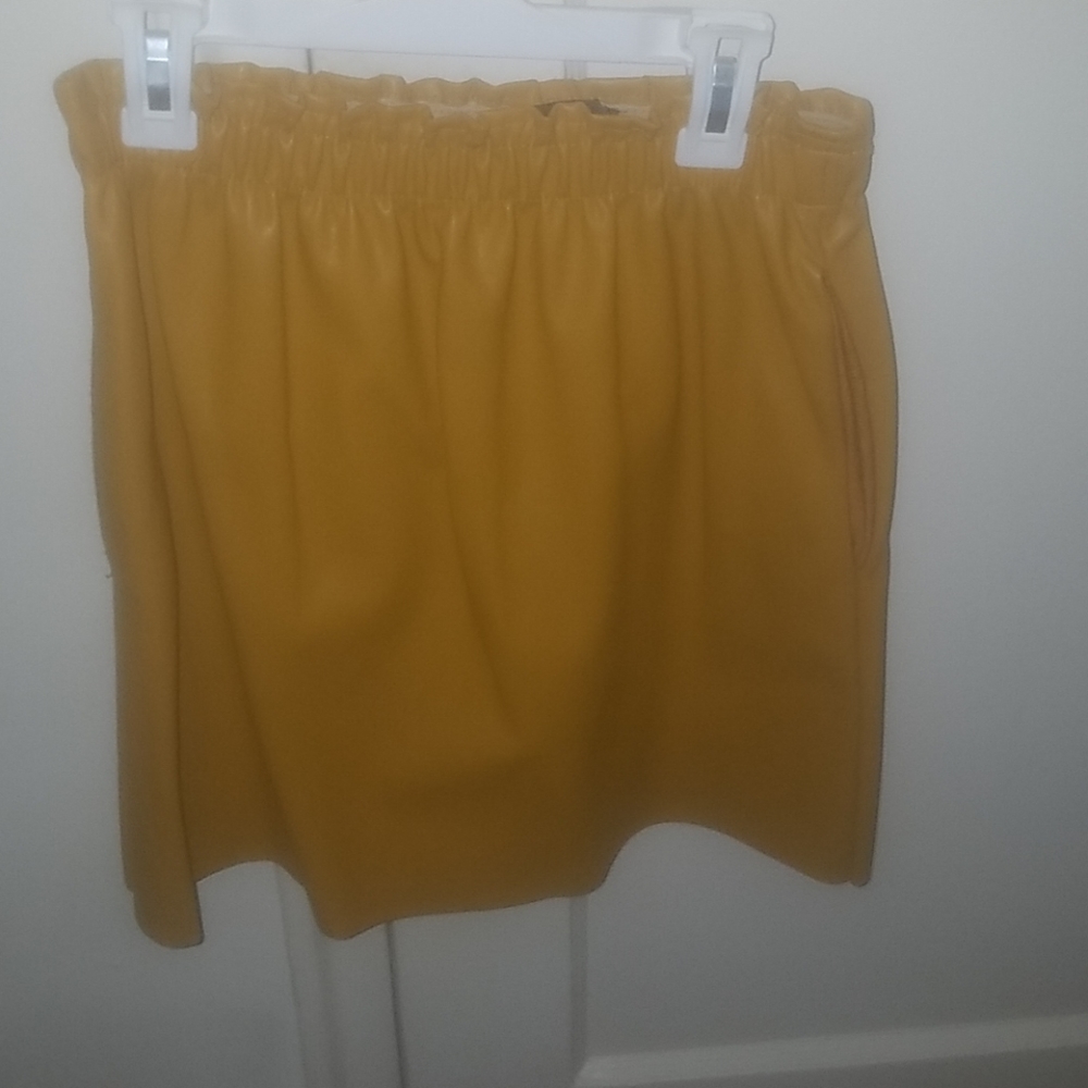 Like brand new zara mini skirt very comfortable